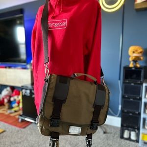 Hard Rock Cafe shoulder bag.